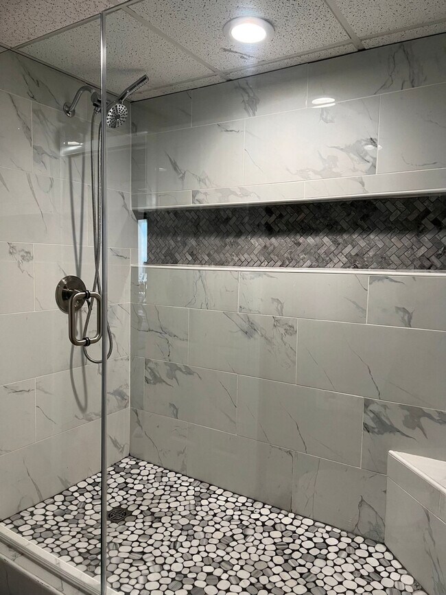 Building Photo - 10515 Front Beach Rd