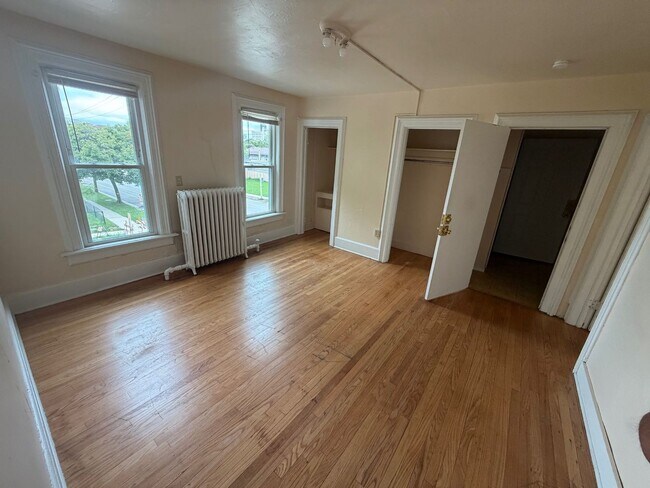 Building Photo - 454 N 28th St
