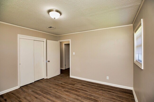 Building Photo - ** 3 bed 2 bath located in Dalraida **Call...