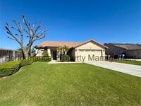 Building Photo - Stunning 5 Bed/2 Bath NW Bakersfield Home