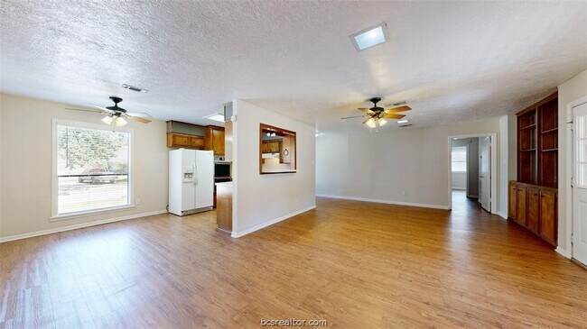 Building Photo - 2812 Adrienne Dr