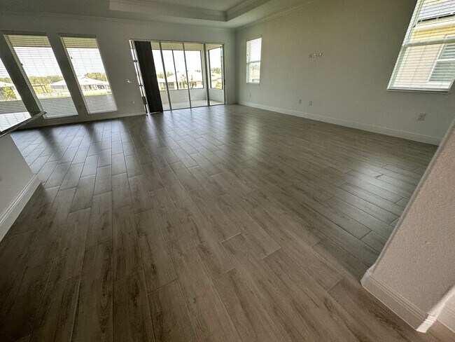 Building Photo - 9754 SW 103rd Ave