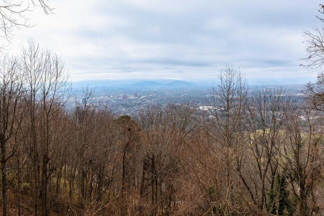 Building Photo - 200 Bent Tree Rd