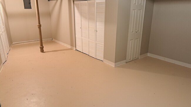 Building Photo - 244 E 92nd St