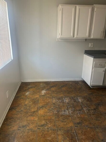 Building Photo - 705 Morgan Ave