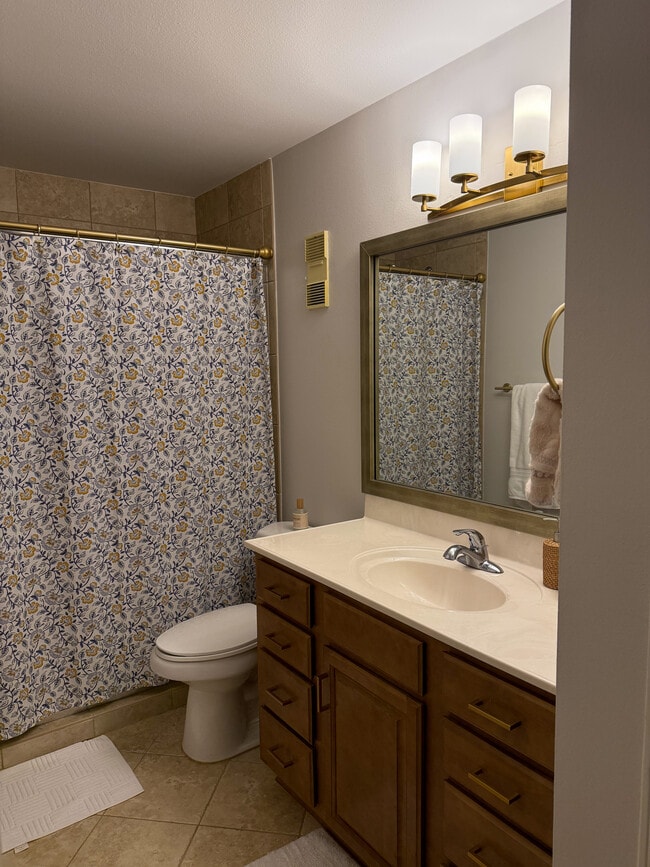 Building Photo - 5001 Grande Dr