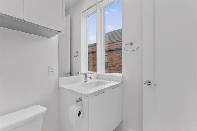 Building Photo - 4920 Lexington Ct