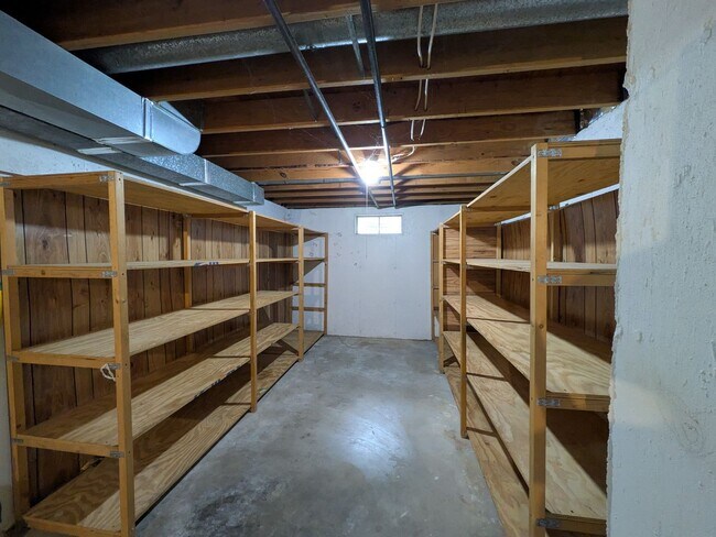 Building Photo - Trafalger Place Duplex