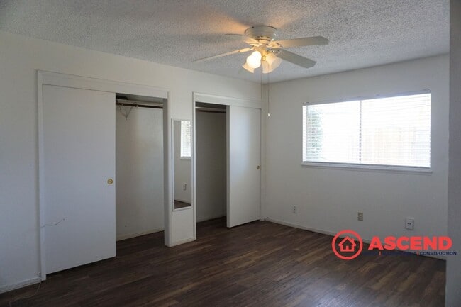 Building Photo - Cute home located in the Southwest!