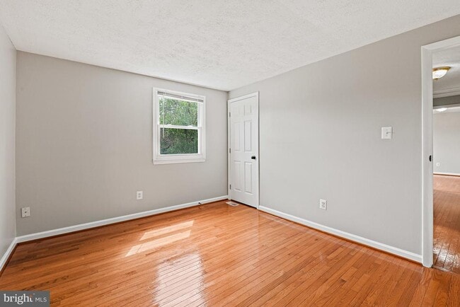 Building Photo - 9409 Mirror Pond Dr