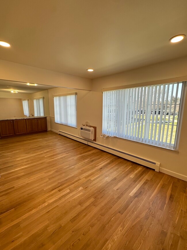 Building Photo - 100 W Hickory Grove Rd