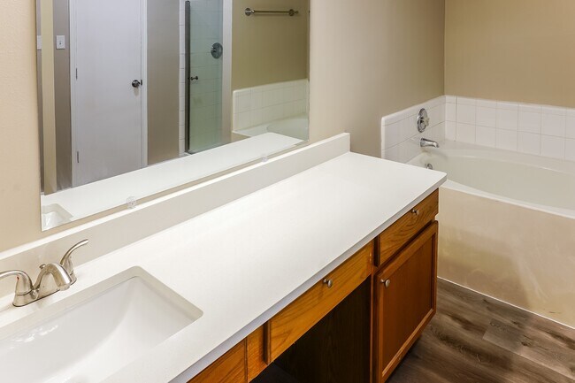 Building Photo - 5207 Riverwood Dr