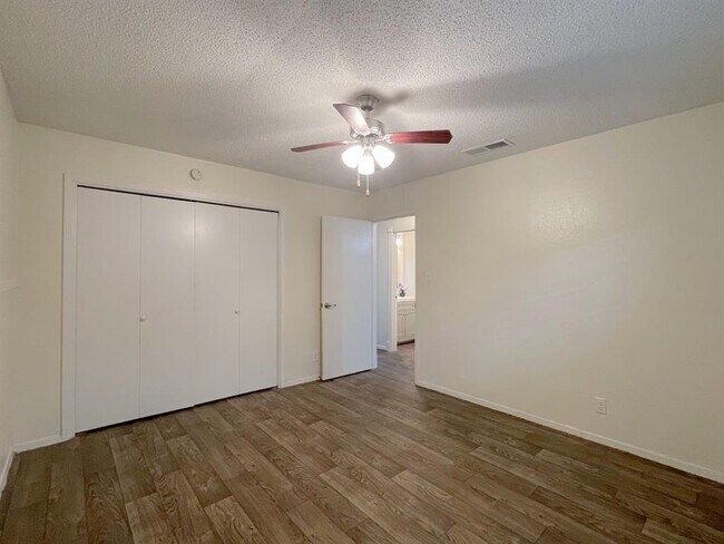 Building Photo - 10009 Quail Valley Blvd