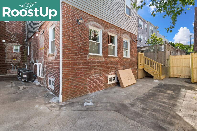 Building Photo - Furnished Bedroom with Private Bath in Charlestown