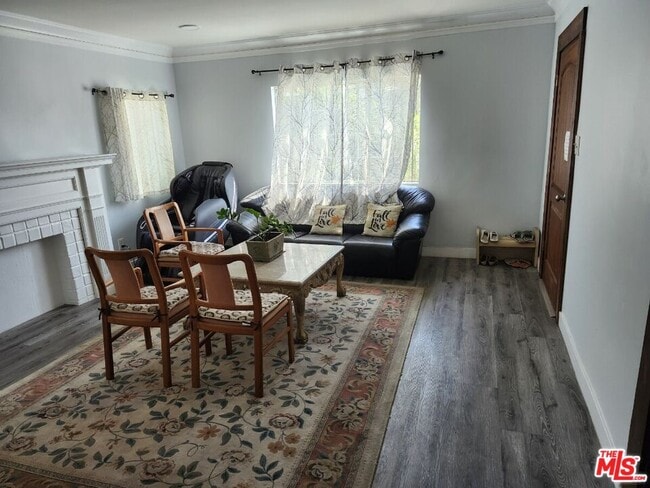 Building Photo - 417 S Wilton Pl