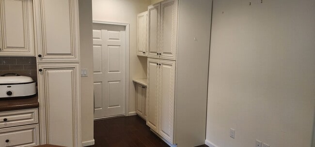 Building Photo - One Bedroom "Cottage" in the Woods (Partia...