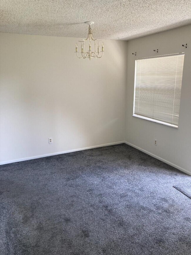 Building Photo - 49 Woodland Dr