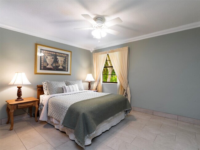 Building Photo - 6556 NW 87th Ave