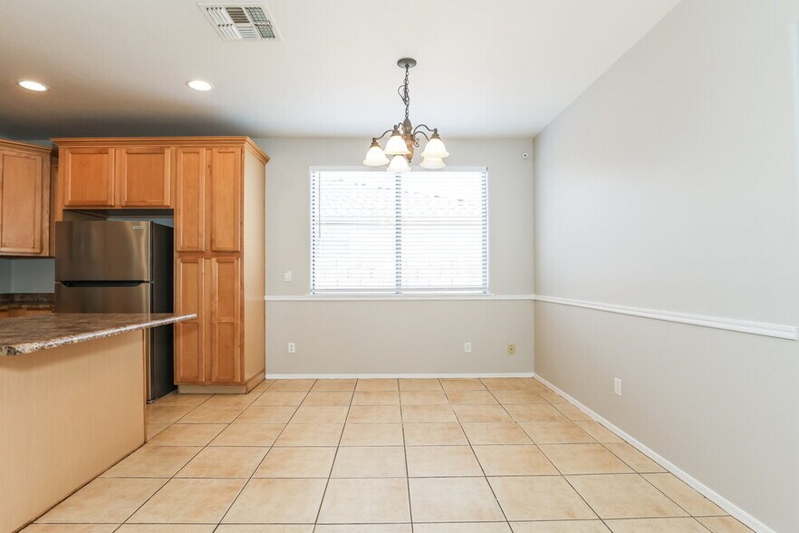 Building Photo - 7805 S 68th Dr