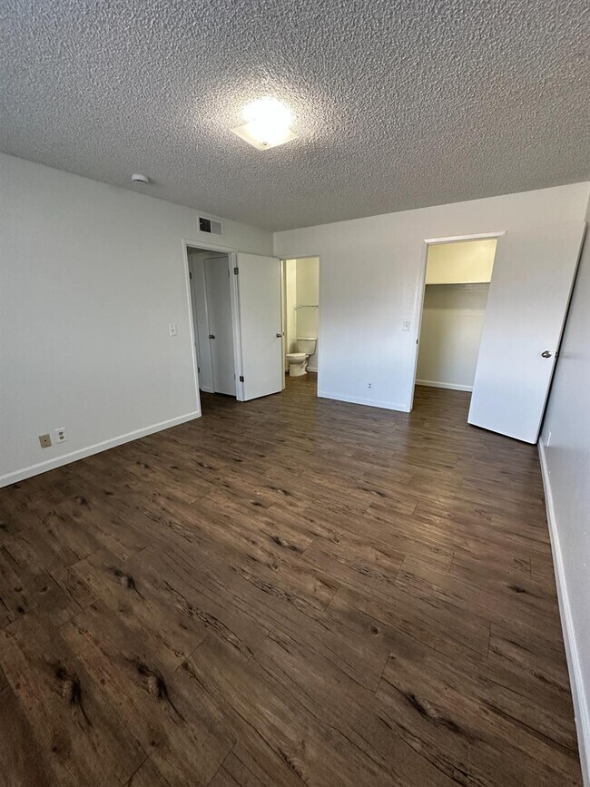 Building Photo - 1069 Cherry Ln