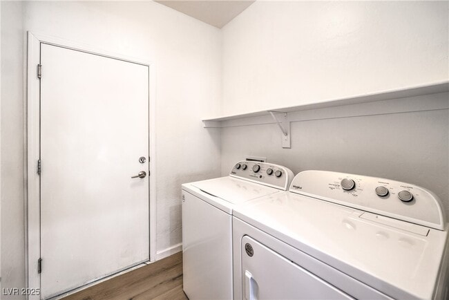 Building Photo - 2535 Jada Dr