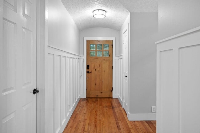 Building Photo - FREE RENT! Luxury Living on the River — Your Dream Home Awaits