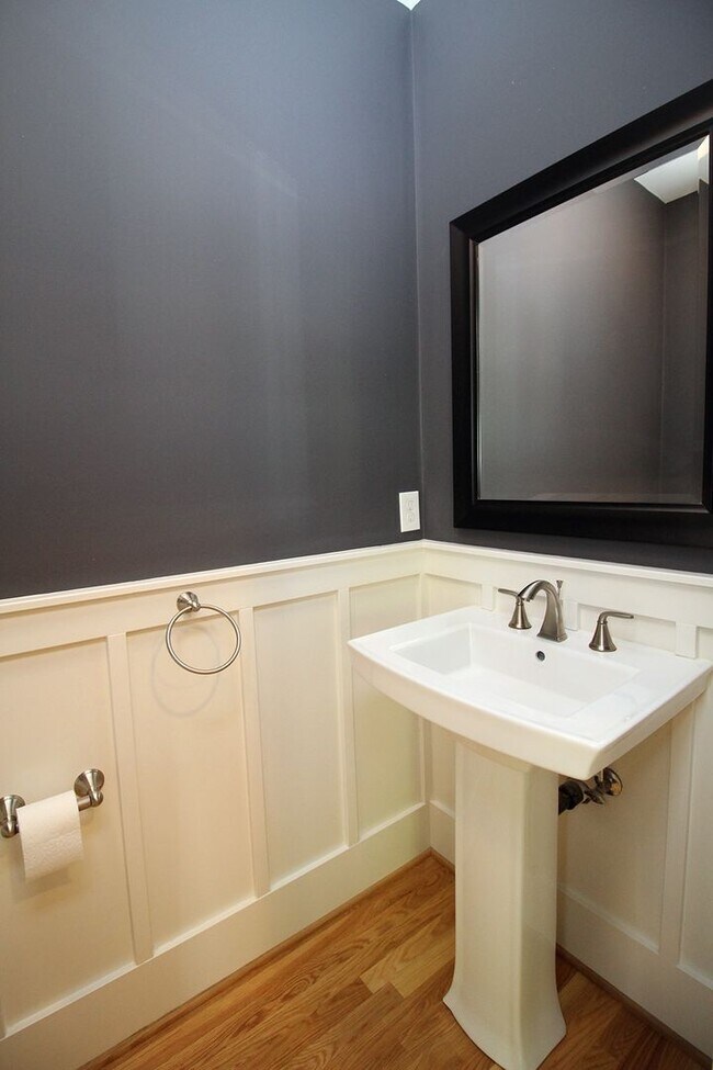 Building Photo - Beautifully Updated 5 Bedroom/3.5 Bath Irvington Craftsman Bungalow!