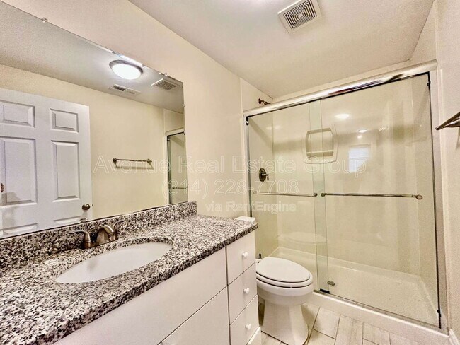 Building Photo - 716 Westgate Ave