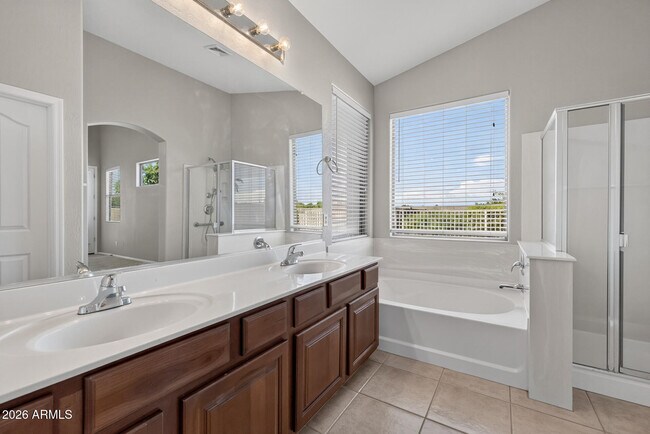 Building Photo - 3096 E Kingbird Pl