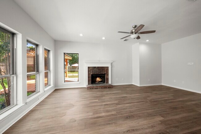 Building Photo - 16518 Elmwood Point Ln