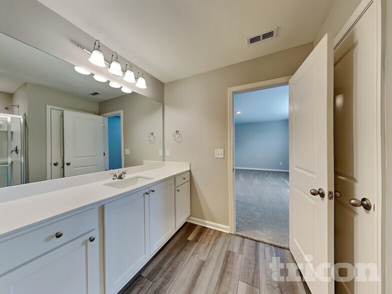 Building Photo - 109 Hyde Pk