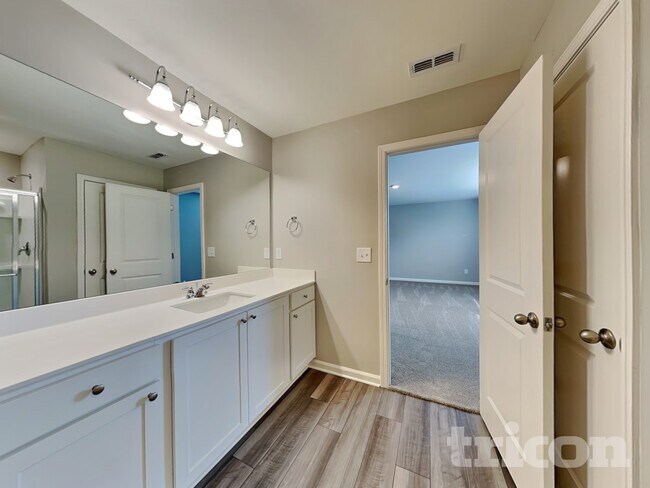 Building Photo - 109 Hyde Pk