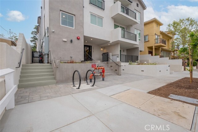 Building Photo - 10218 Fernglen Ave