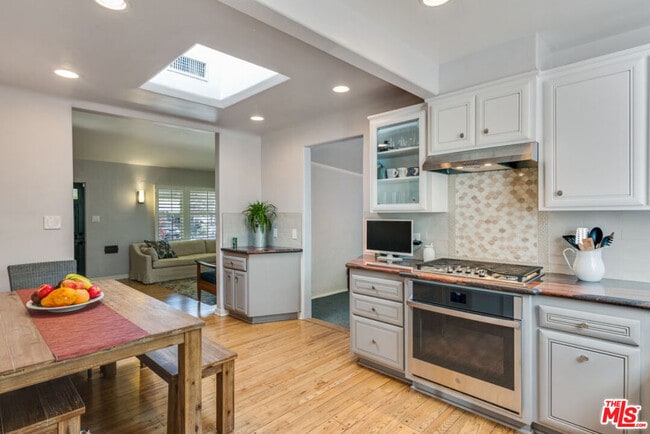 Building Photo - 10933 Ayres Ave