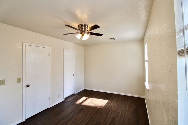 Building Photo - 2336 Heatherfield