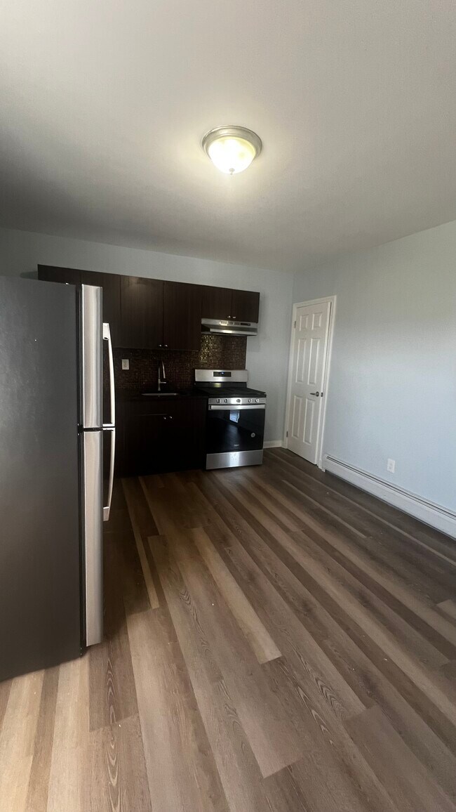 Building Photo - 348 S Orange Ave