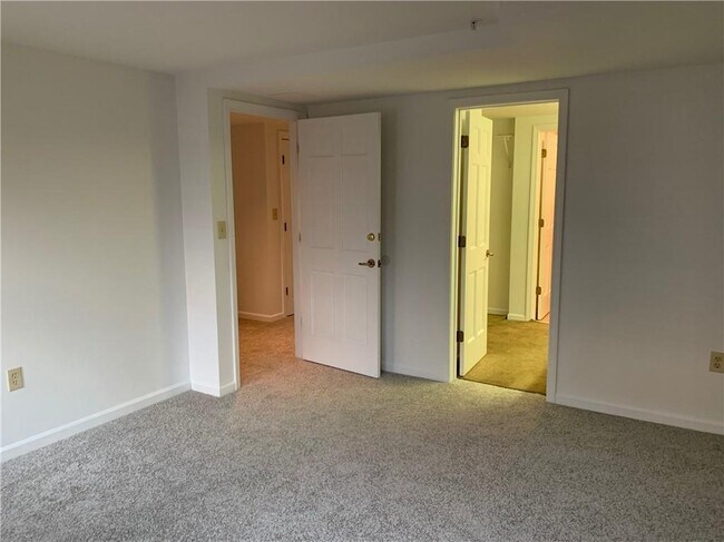 Building Photo - 53 Conanicus Ave