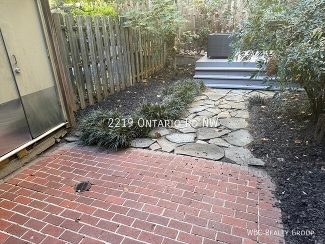 Building Photo - 2219 Ontario Rd NW