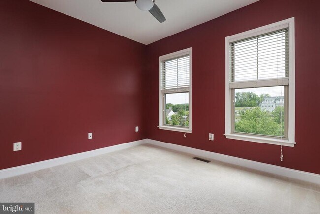 Building Photo - 1705 Cottonwood Grove Rd