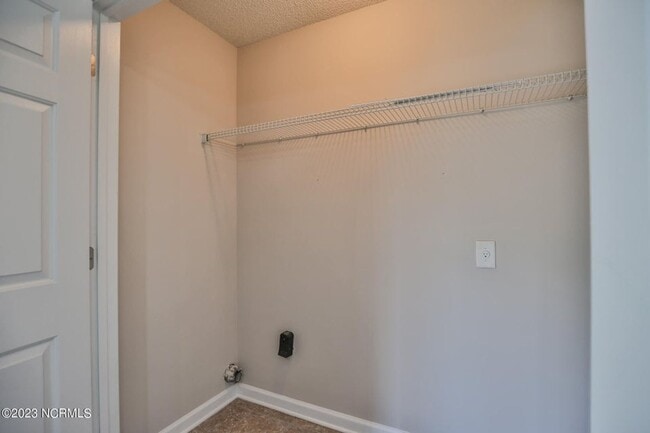 Building Photo - 4001 Banister Loop