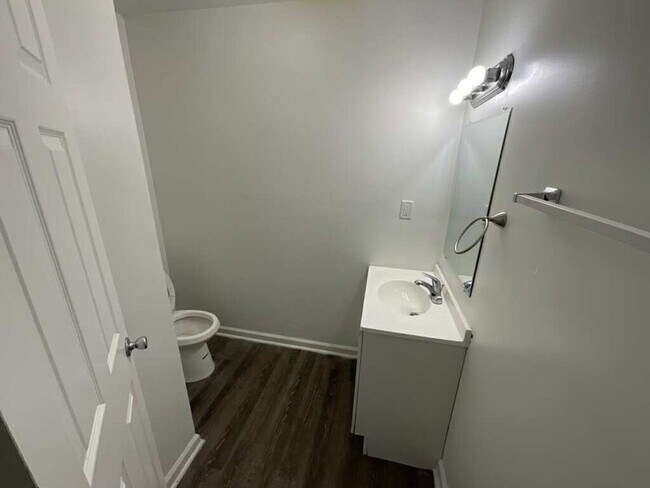 Building Photo - Charming 3-Bedroom Home