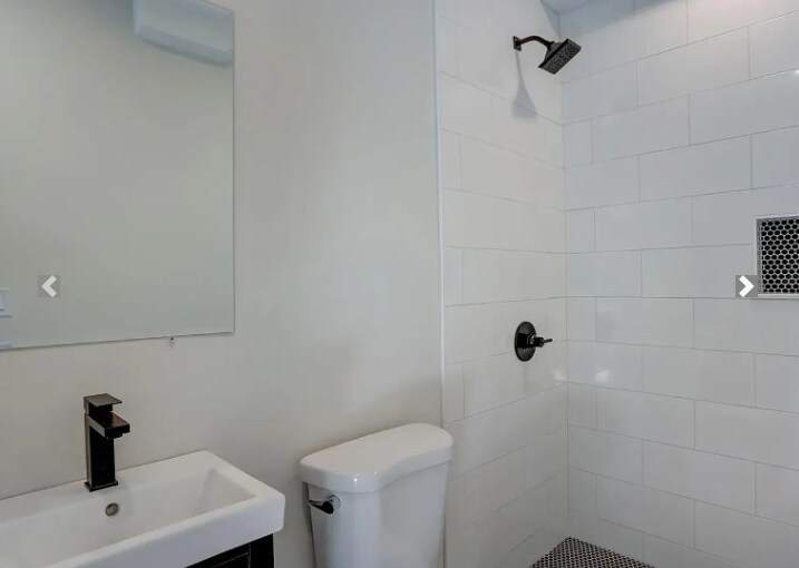 Building Photo - 17 Bartlett St