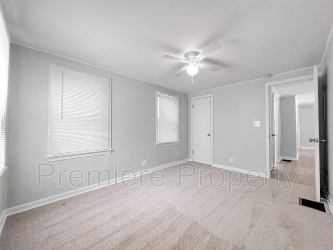 Building Photo - 3818 Crescent Ave