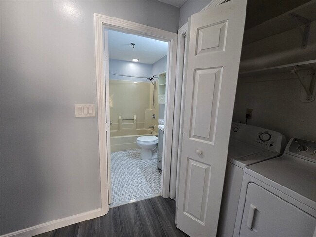 Building Photo - 230 Willard St