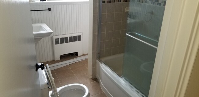 Building Photo - Beautiful 1 Bed 1 Bath on Belmont St. in W...