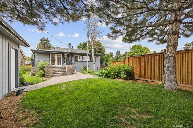 Building Photo - "Spacious 5-Bedroom Gem with Hardwood Floors & Cozy Fireplace in Denver's Heart!"