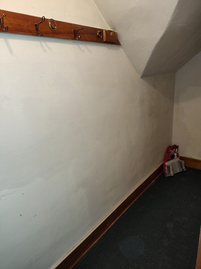 Building Photo - 1859 Mount Vernon St