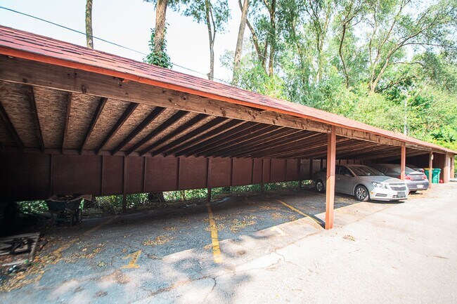 Building Photo - 702-708 E. 72nd