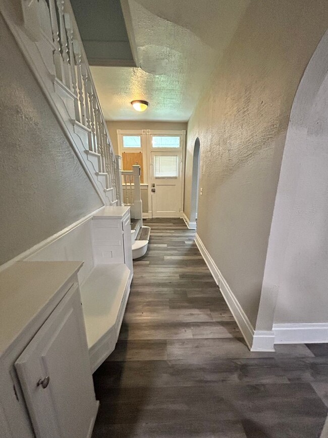 Building Photo - Beautiful Two Story Home on Scottdale