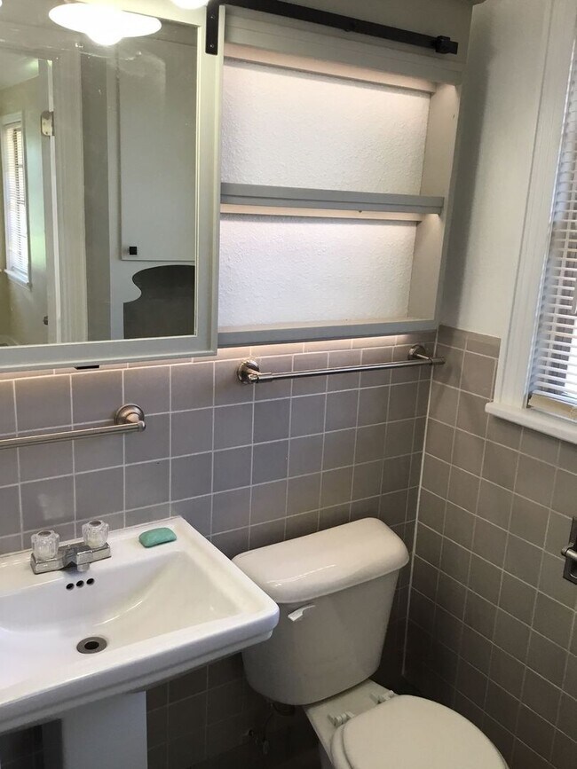 Building Photo - GORGEOUS 4/3 BROADMOOR HOME-UPDATED-MUST SEE